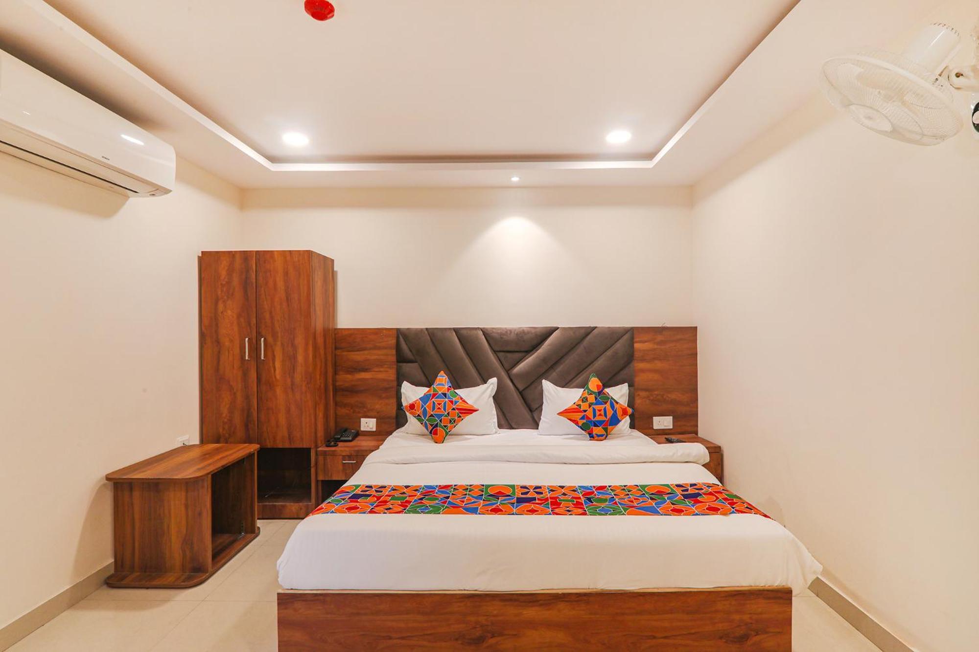 Fabhotel Rachna Palace And Banquets - Nr Lekhraj Metro Station Lucknow Esterno foto