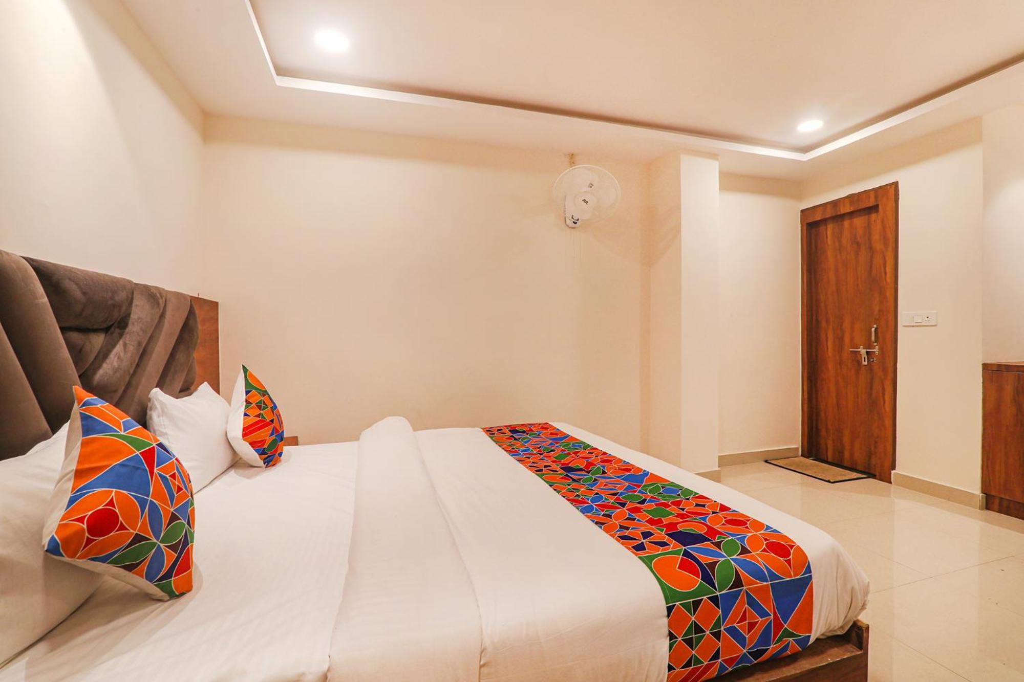 Fabhotel Rachna Palace And Banquets - Nr Lekhraj Metro Station Lucknow Esterno foto