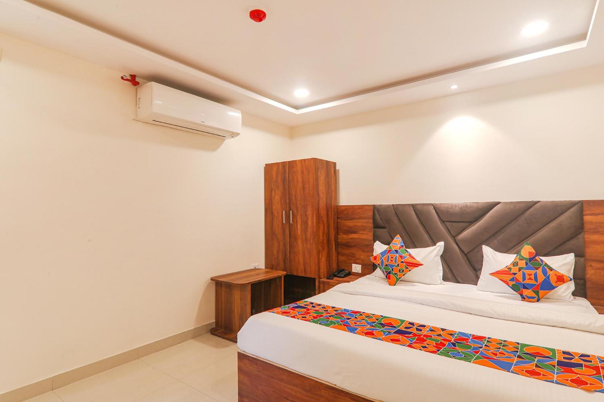 Fabhotel Rachna Palace And Banquets - Nr Lekhraj Metro Station Lucknow Esterno foto