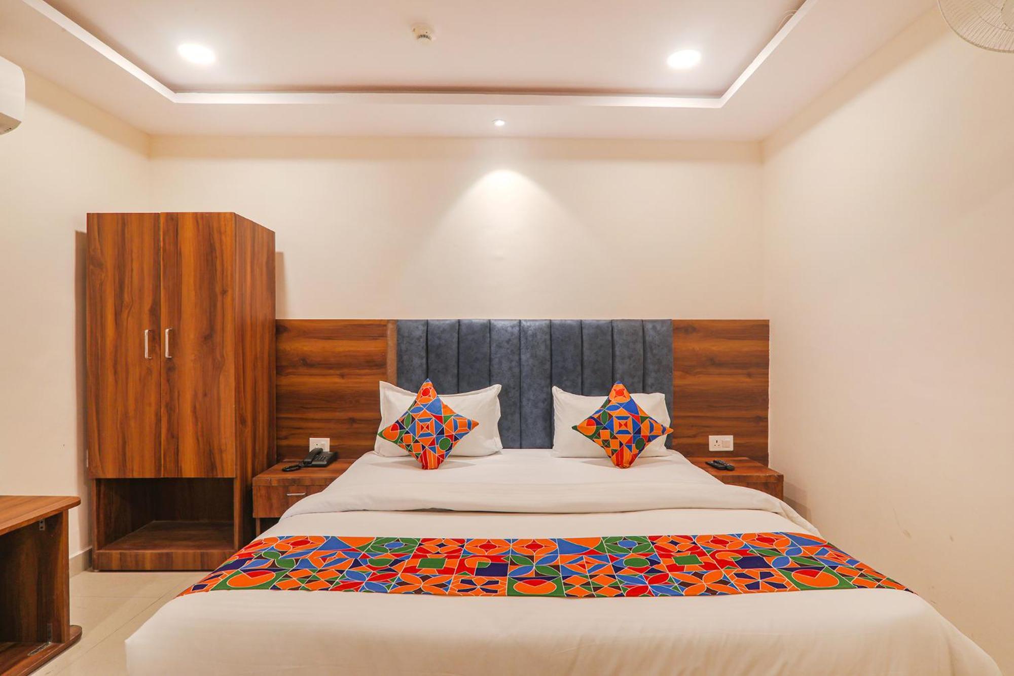 Fabhotel Rachna Palace And Banquets - Nr Lekhraj Metro Station Lucknow Esterno foto