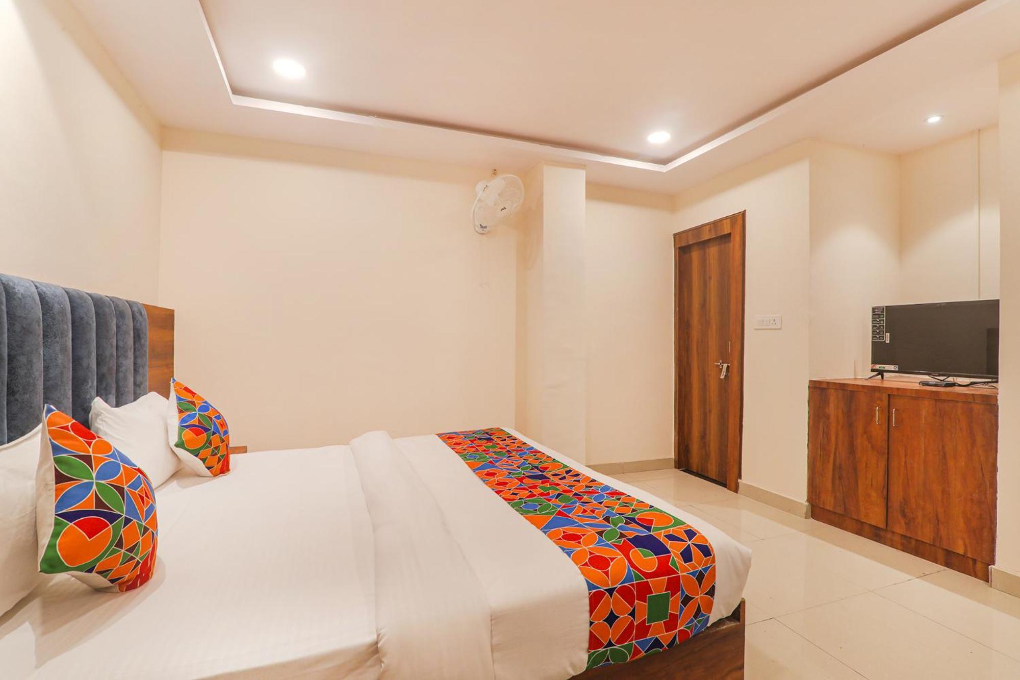 Fabhotel Rachna Palace And Banquets - Nr Lekhraj Metro Station Lucknow Esterno foto