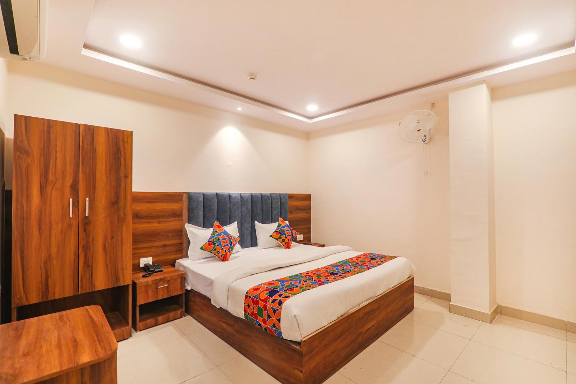 Fabhotel Rachna Palace And Banquets - Nr Lekhraj Metro Station Lucknow Esterno foto