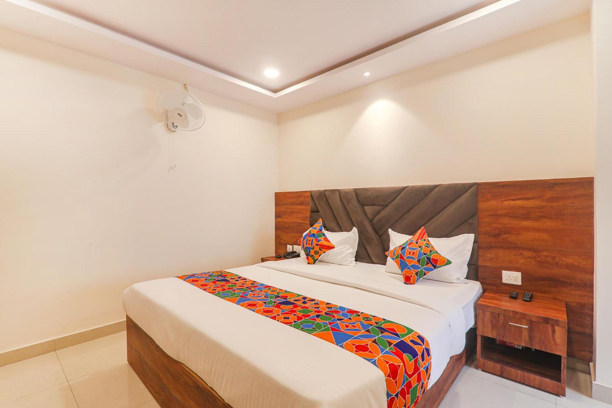 Fabhotel Rachna Palace And Banquets - Nr Lekhraj Metro Station Lucknow Esterno foto