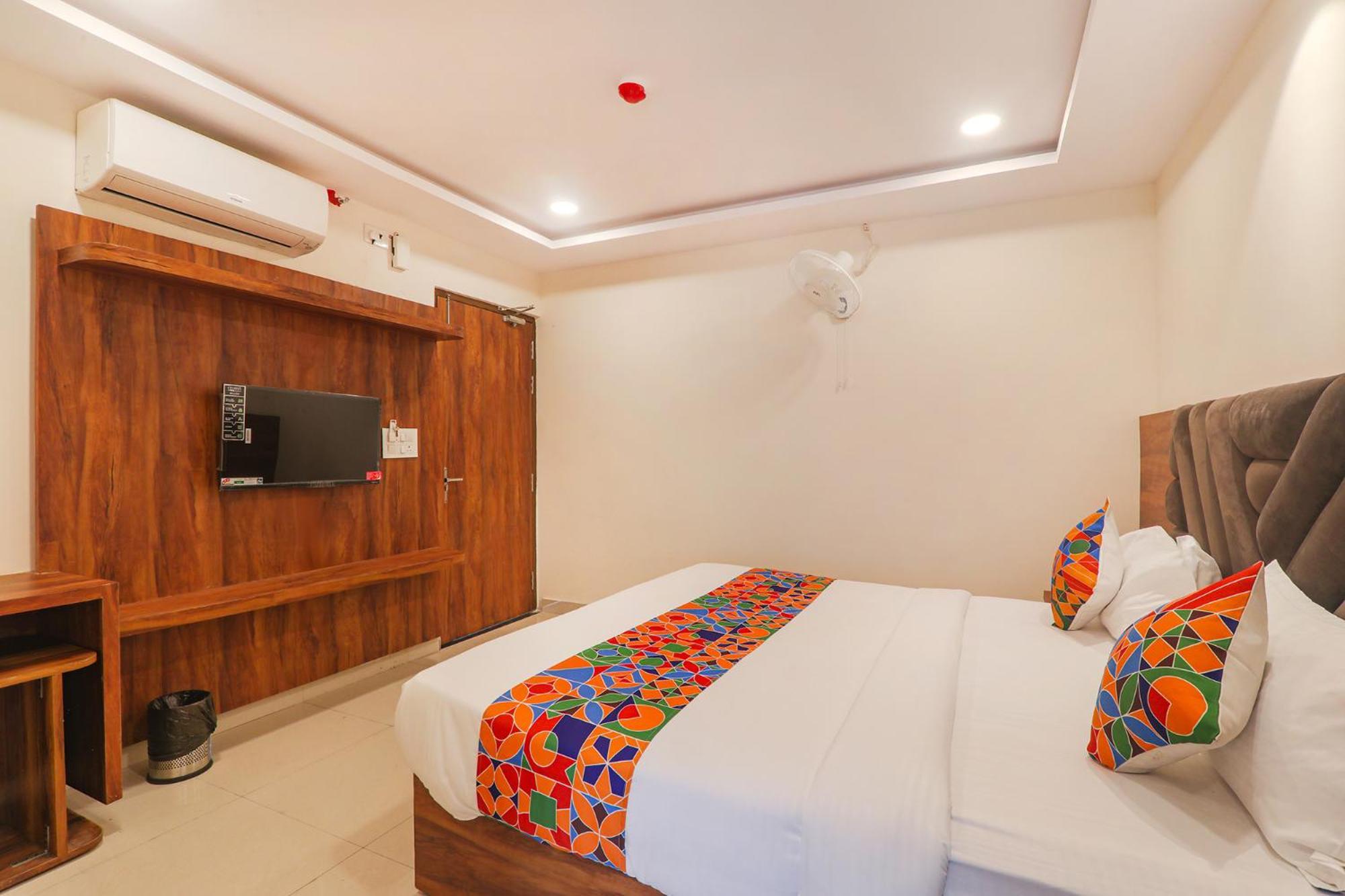 Fabhotel Rachna Palace And Banquets - Nr Lekhraj Metro Station Lucknow Esterno foto