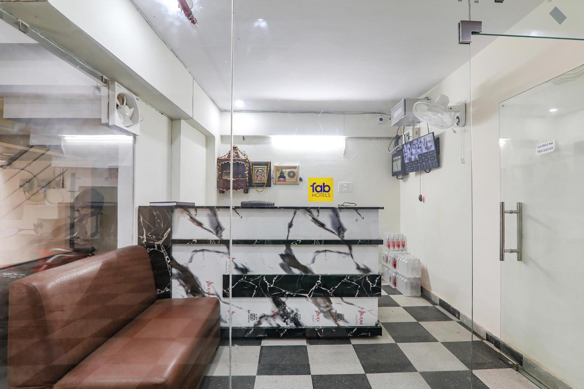 Fabhotel Rachna Palace And Banquets - Nr Lekhraj Metro Station Lucknow Esterno foto