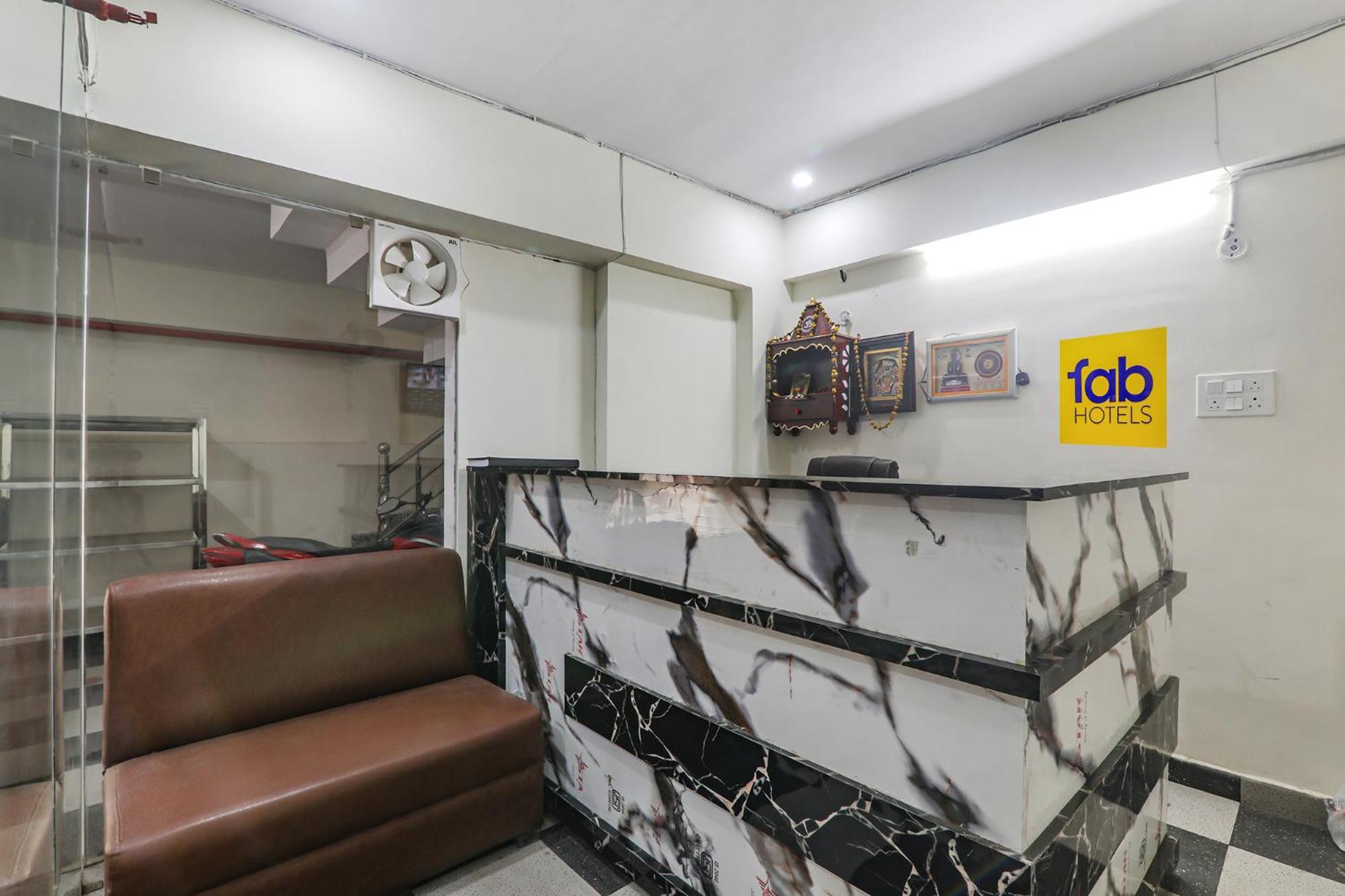 Fabhotel Rachna Palace And Banquets - Nr Lekhraj Metro Station Lucknow Esterno foto