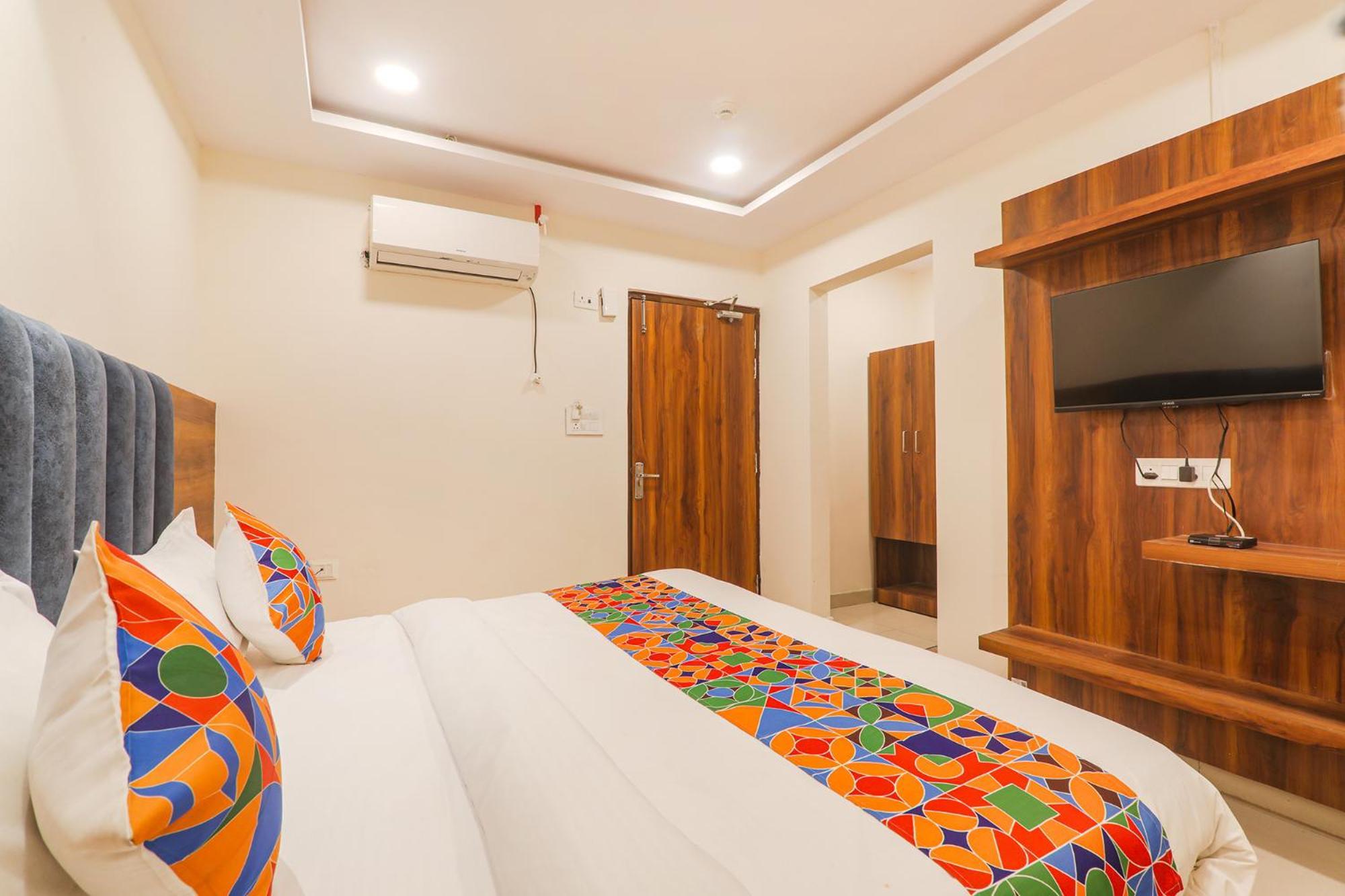 Fabhotel Rachna Palace And Banquets - Nr Lekhraj Metro Station Lucknow Esterno foto