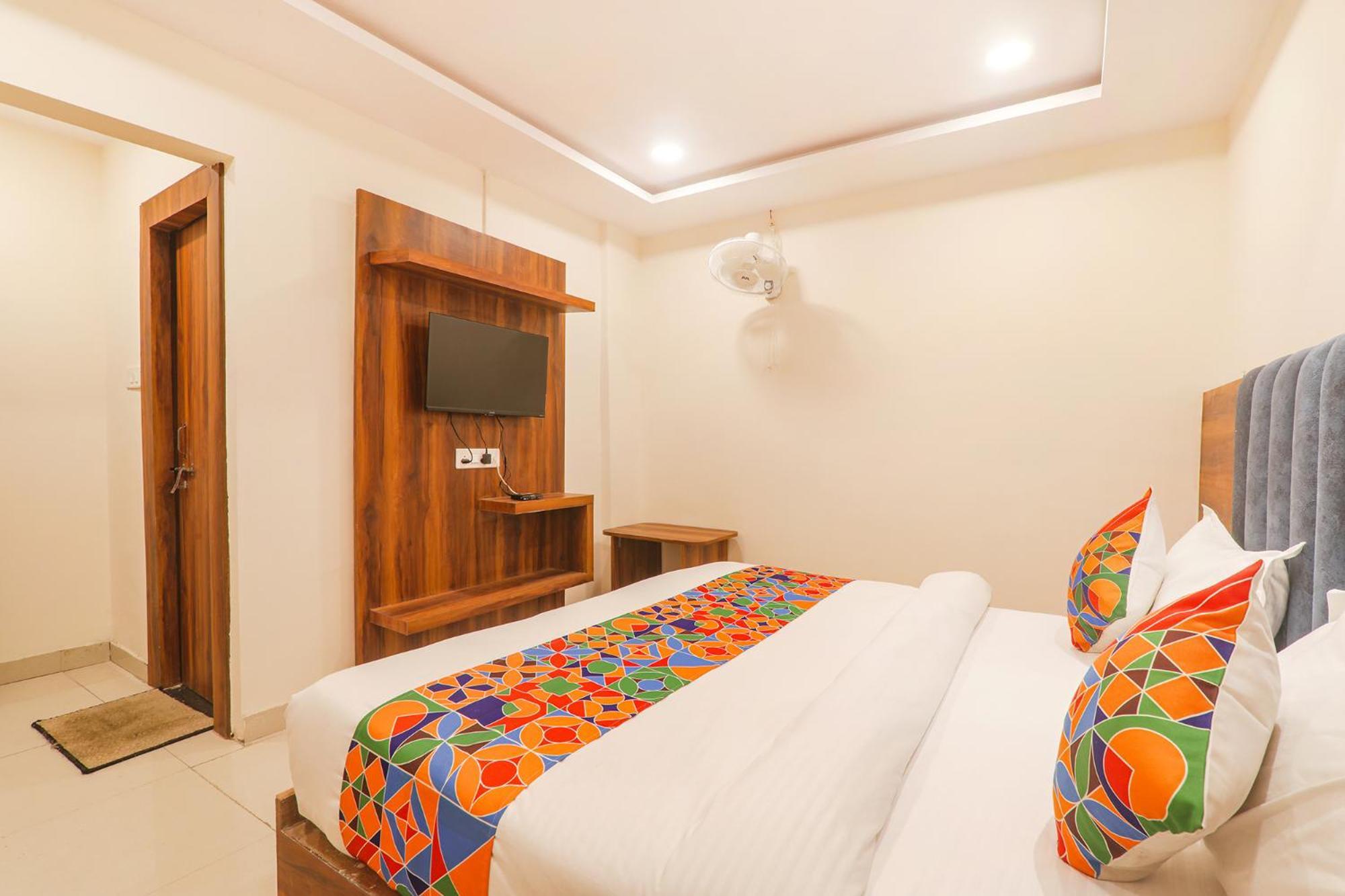 Fabhotel Rachna Palace And Banquets - Nr Lekhraj Metro Station Lucknow Esterno foto