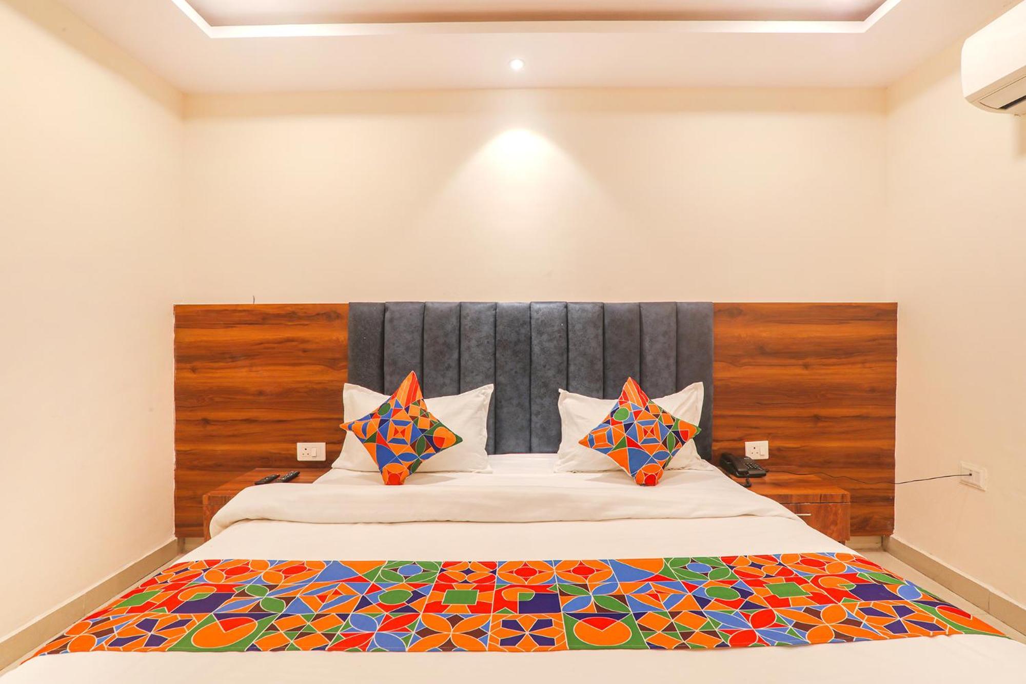 Fabhotel Rachna Palace And Banquets - Nr Lekhraj Metro Station Lucknow Esterno foto