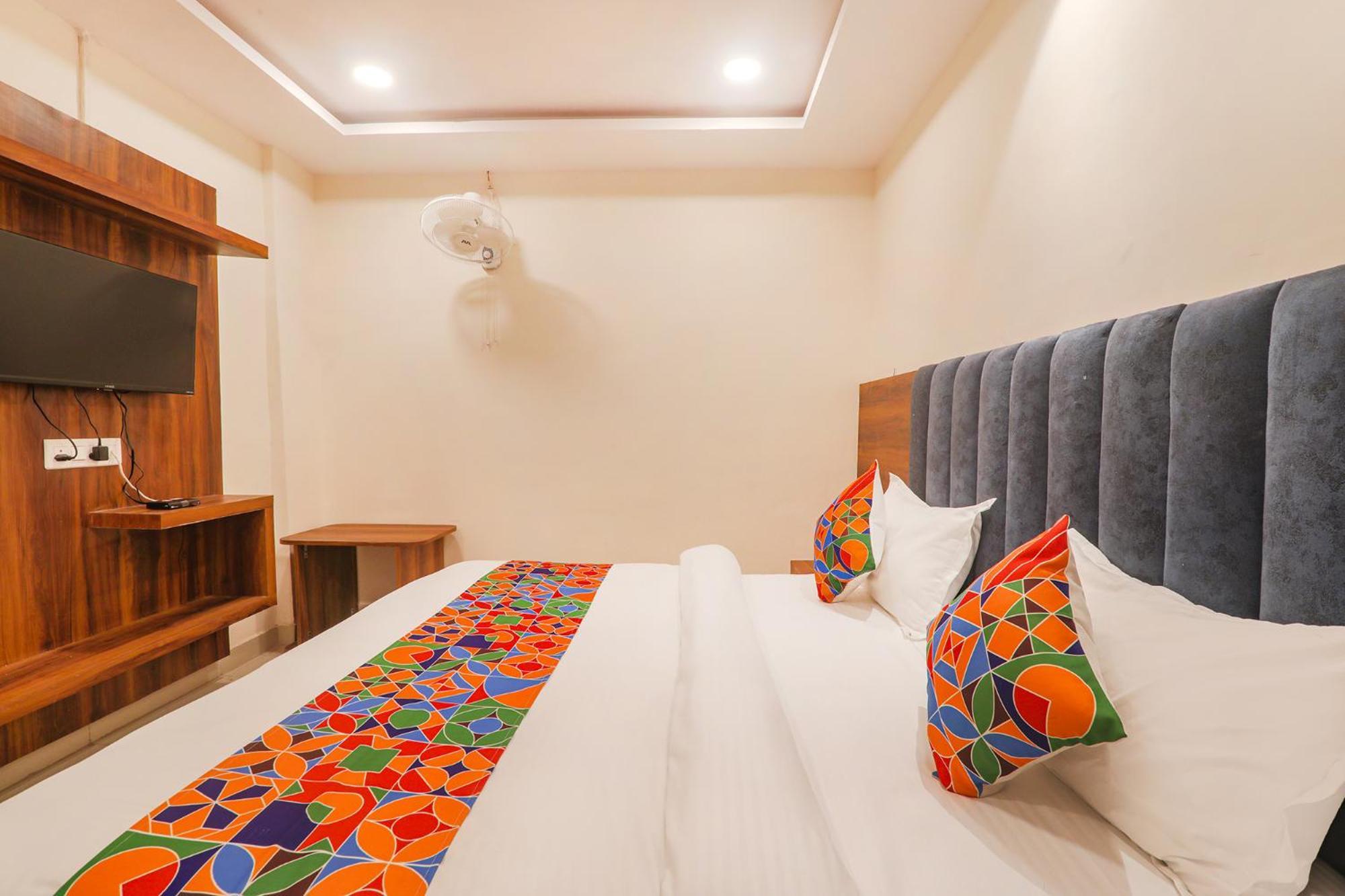 Fabhotel Rachna Palace And Banquets - Nr Lekhraj Metro Station Lucknow Esterno foto